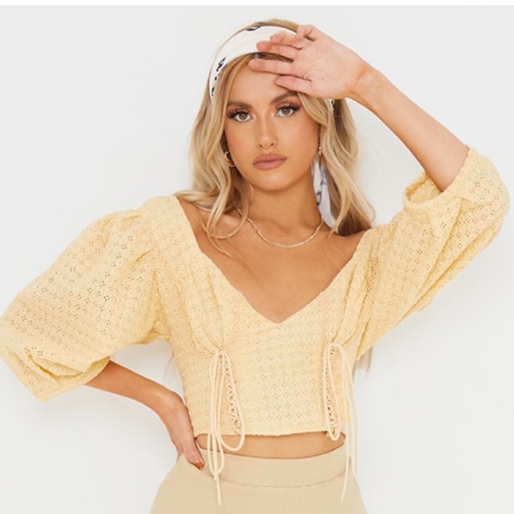 PrettyLittleThing Lemon Broderie Puff Crop Top